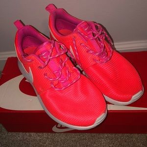 coral & pink nike roshe run sneakers